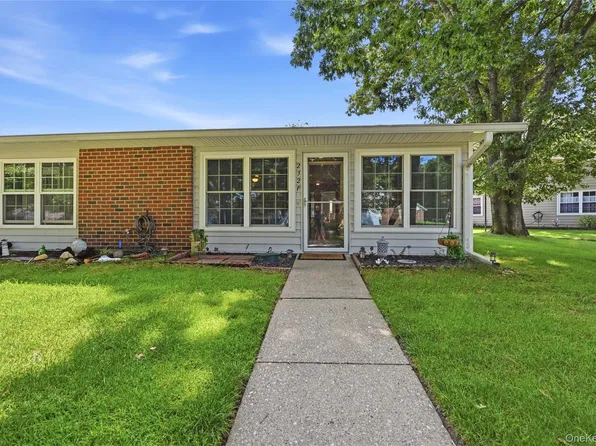 232 Blackpool Court #F, Ridge, NY 11961