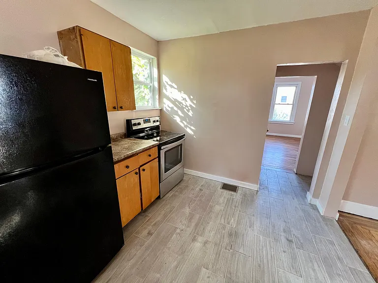 726 Woodlawn Ave — Photo 5