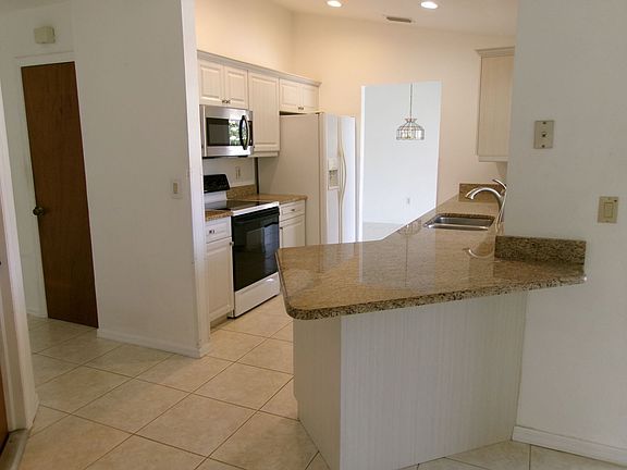 4th image of 33 SE 12th Ct