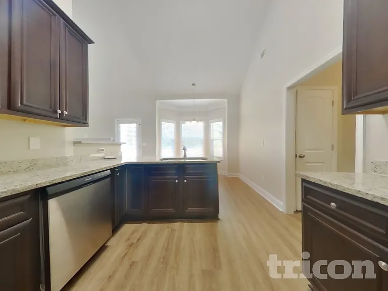 402 Cranbrooke Dr — Photo 6