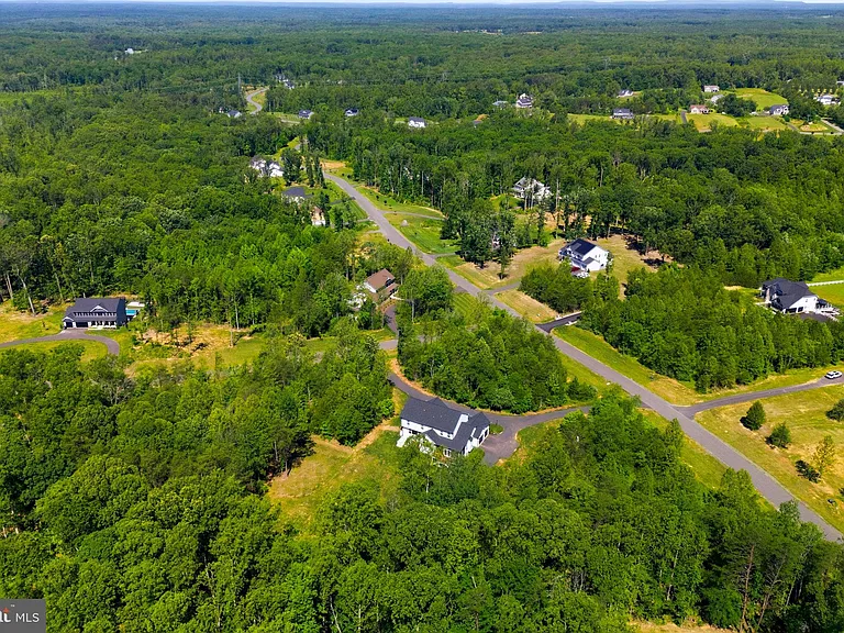 301 Kingdom Dr — Photo 17