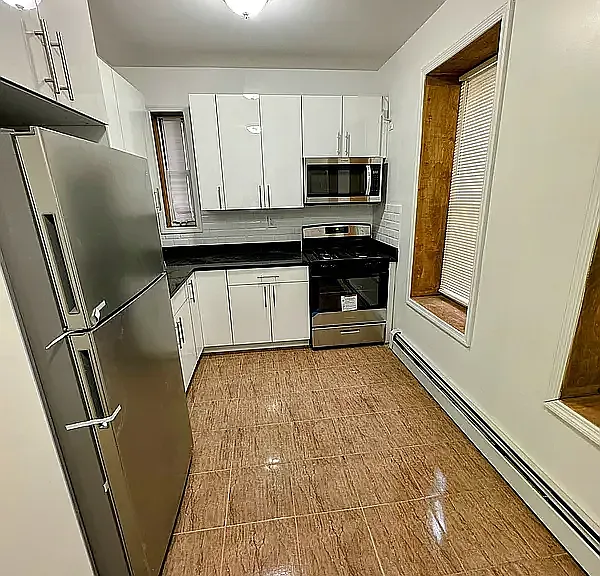 126 E 35th St #1F — Photo 2