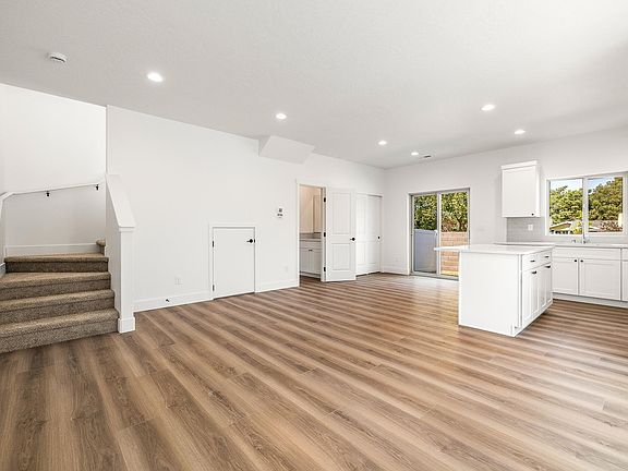 3rd image of 1031 S Underwood Pl