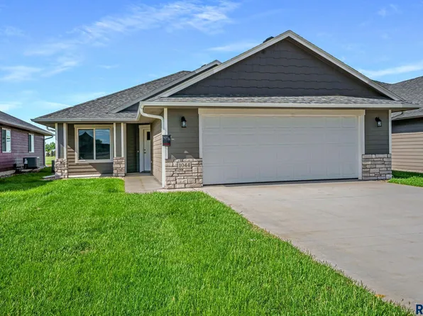 1044 NE 11th St, Madison, SD 57042