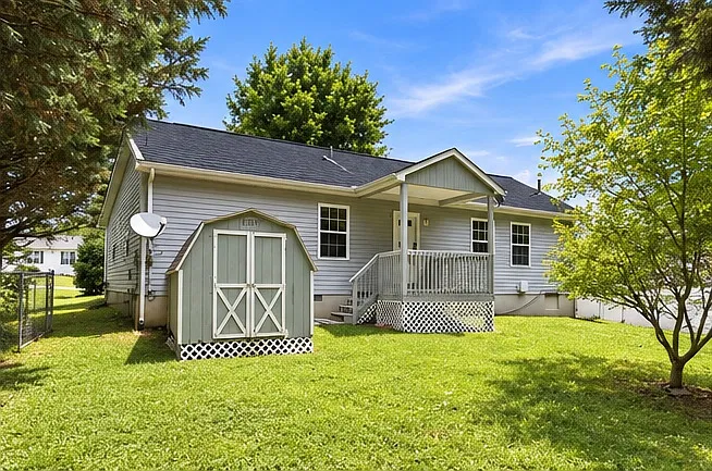 3 bed, 1108 sqft, $1,950 — Photo 4
