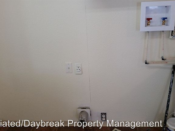 2nd image of 905 N Naches Ave