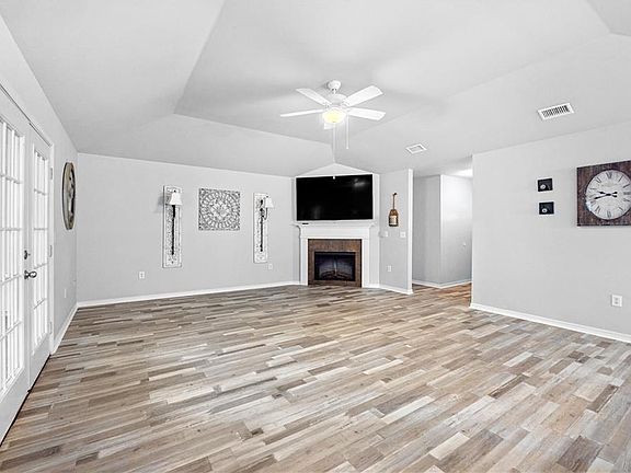 5th image of 7635 Elizabeth Dr