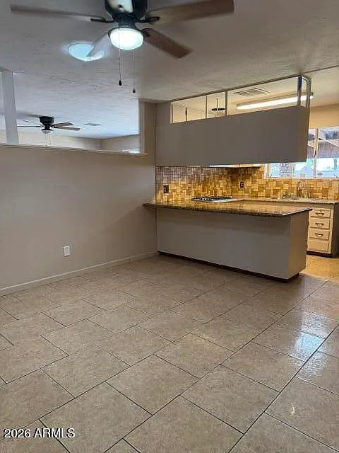 4 bed, 1.5 bath, 1722 sqft, $2,400 — Photo 2