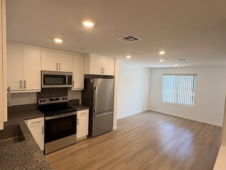 26913 Millerton St — Photo 5