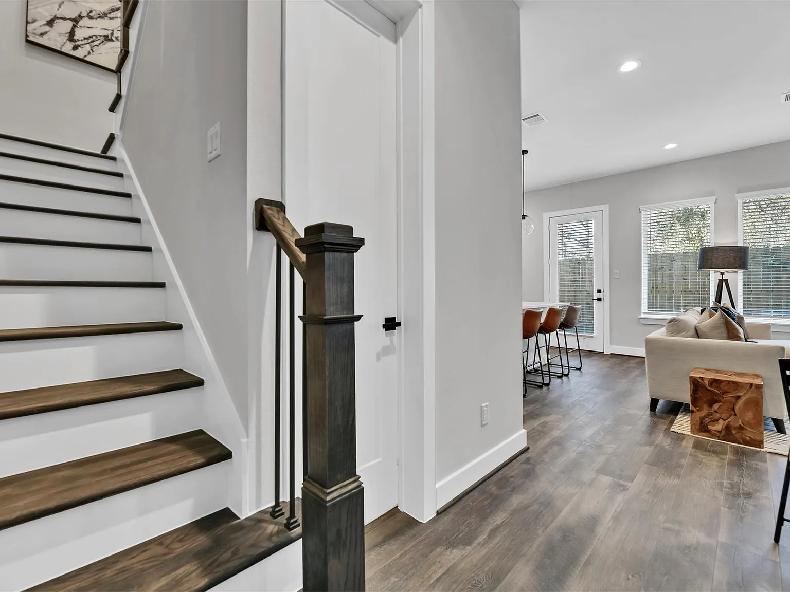 4 bed, 2.5 bath, 1761 sqft, $2,400 — Photo 2