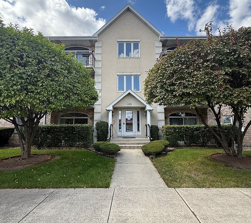 1st image of 7900 Nagle Ave APT 1S