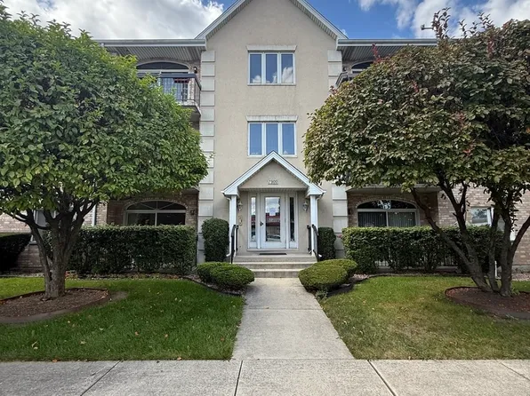 7900 Nagle Ave APT 1S, Burbank, IL 60459