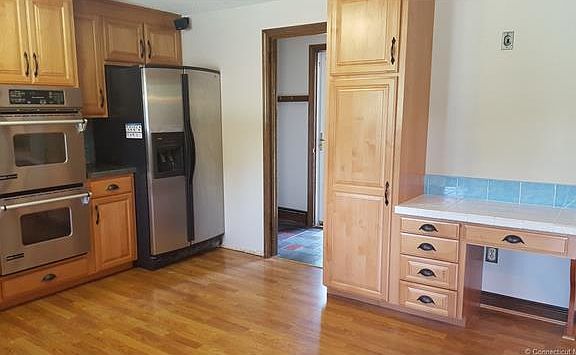 Large Eat-In Kitchen w/ SS ...