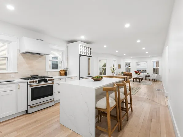 22 Prescott St #1, Salem, MA 01970