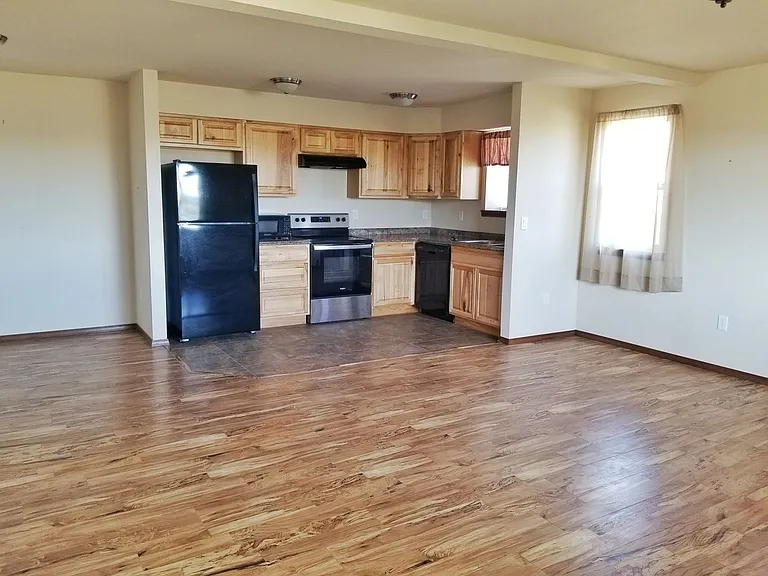 912 S Main St — Photo 3