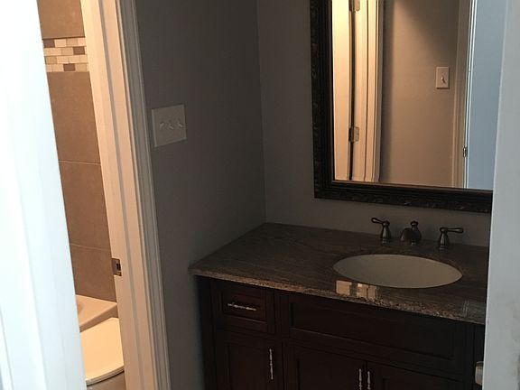 3rd image of 5841 S Oak Dr
