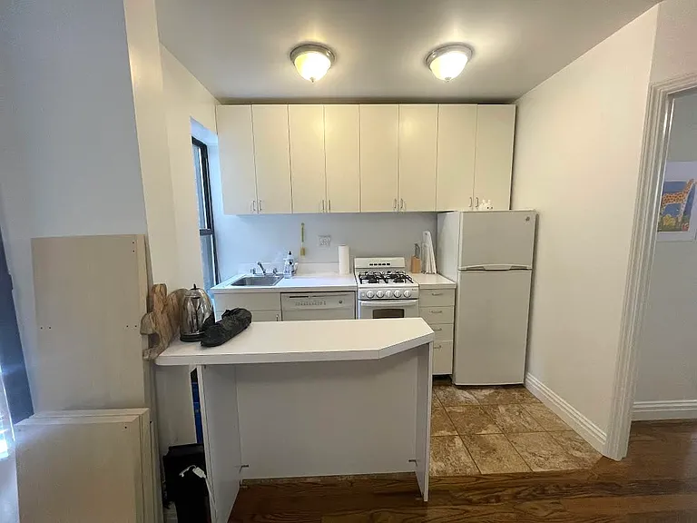 326 E 65th St #18 — Photo 1