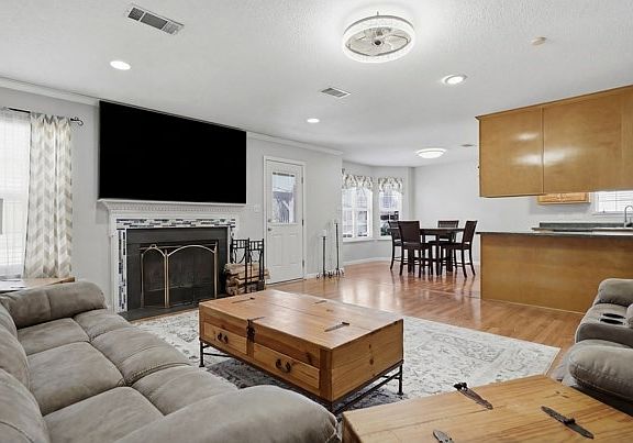 2nd image of 1048 Philema Rd S