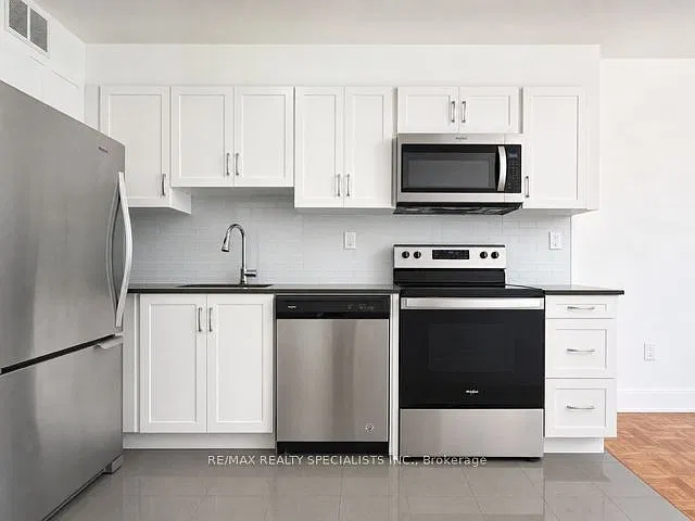 80 Wellesley St E — Photo 4