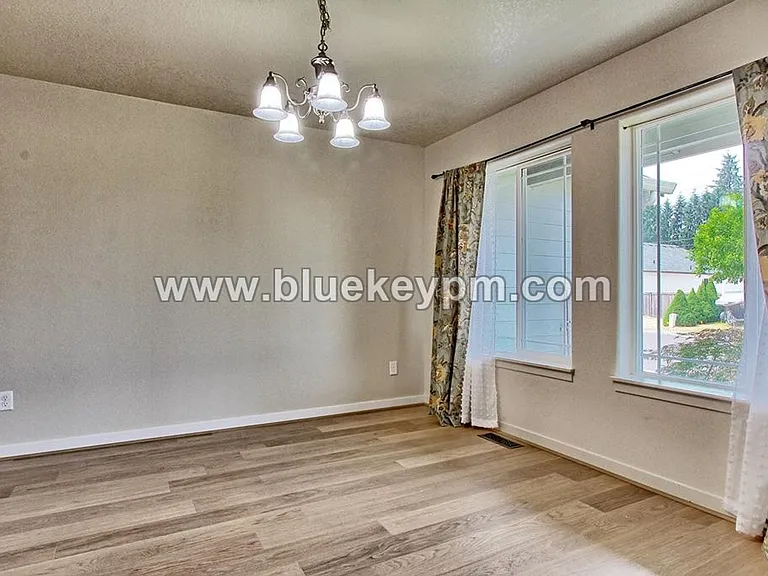 8701 NE 66th St — Photo 11