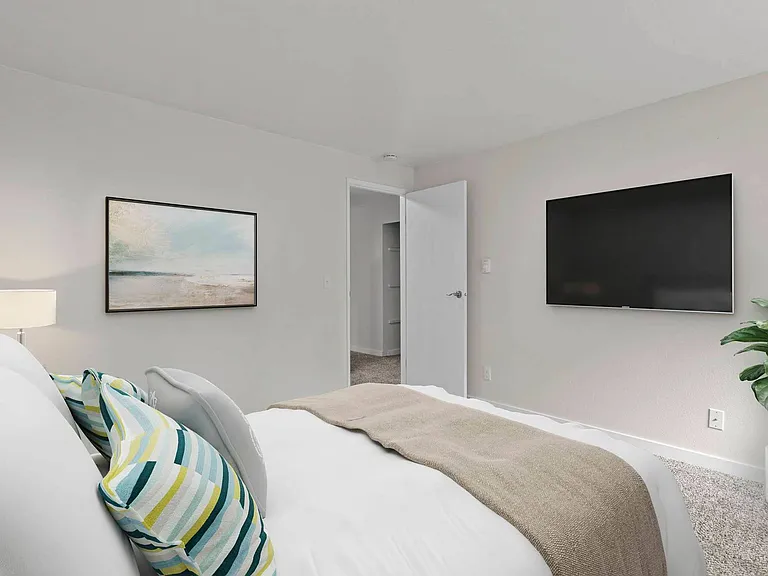 Brackett Apartments — Photo 19