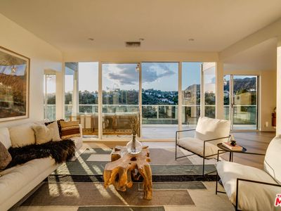 2735 Hollyridge Dr, Los Angeles, CA, 90068