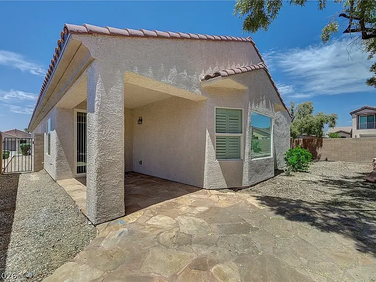 2444 Urrard St — Photo 14