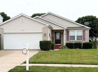 981 Koenig Dr, Godfrey, IL 62035