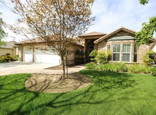 561 S Kenneth Ave, Kerman, CA 93630