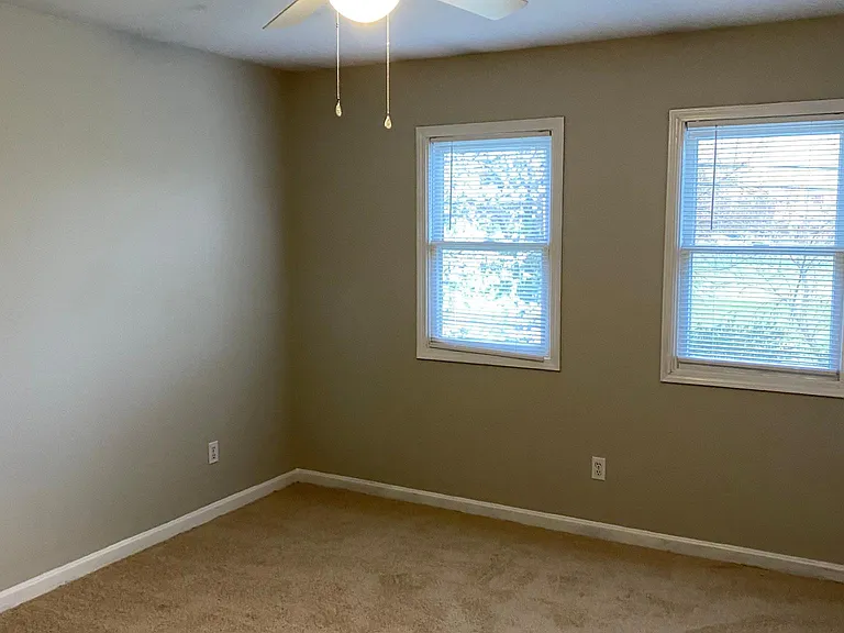 1703 Military Ave — Photo 15