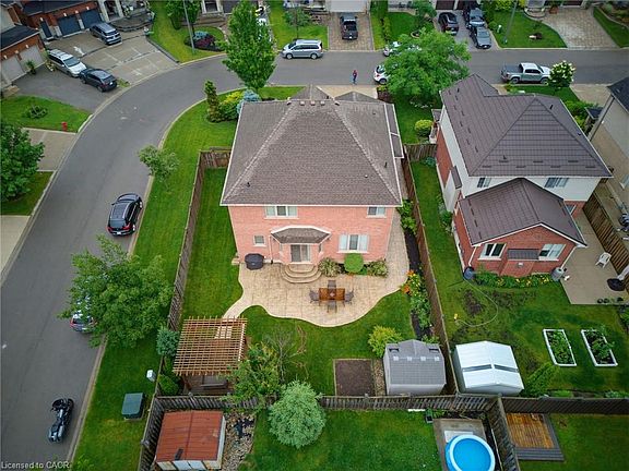 4th image of 73 Degrow Cres