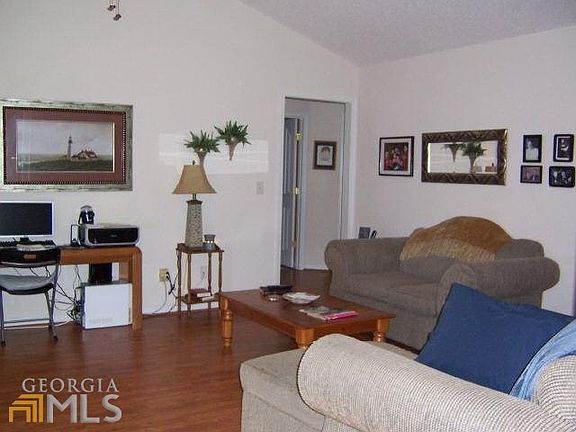 Wills Way Family Room 2_08042014
