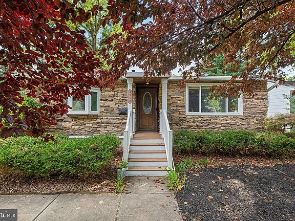2nd image of 3912 Lawrence Ave