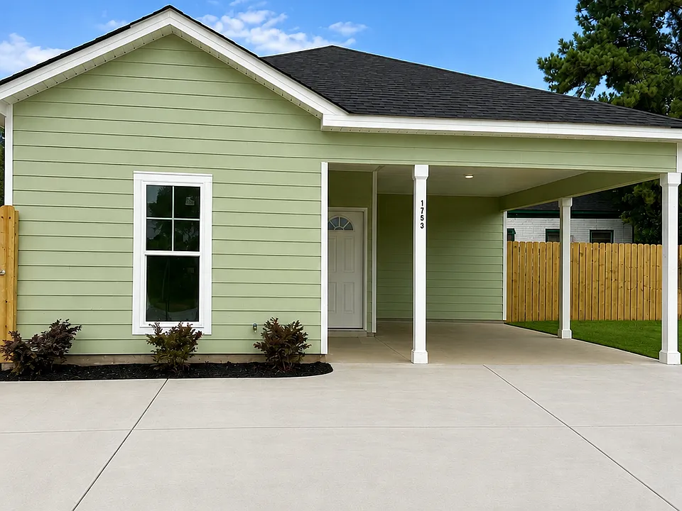 1753 Old Savannah Rd