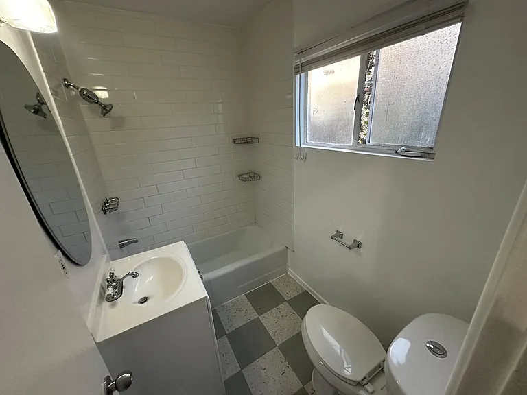 1177 N Hoover St #3/4 — Photo 15