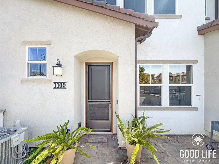 1109 Delpy View Point — Photo 17