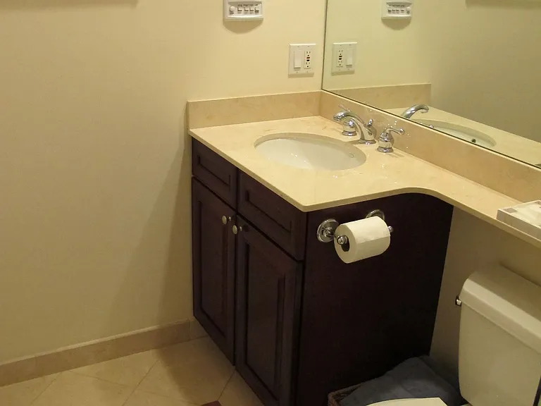 828 W Aldine Ave #3 — Photo 3