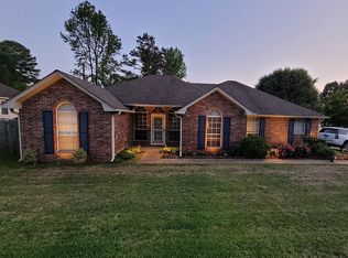 15 Springridge Dr, Little Rock, AR 72211