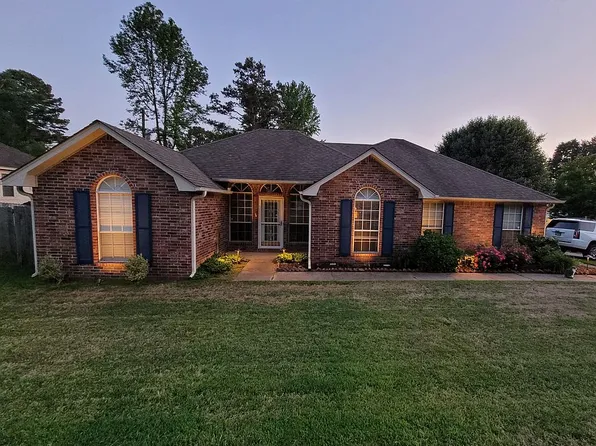 15 Springridge Dr, Little Rock, AR 72211