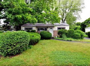 42 19th Ave, Bay Shore, NY 11706