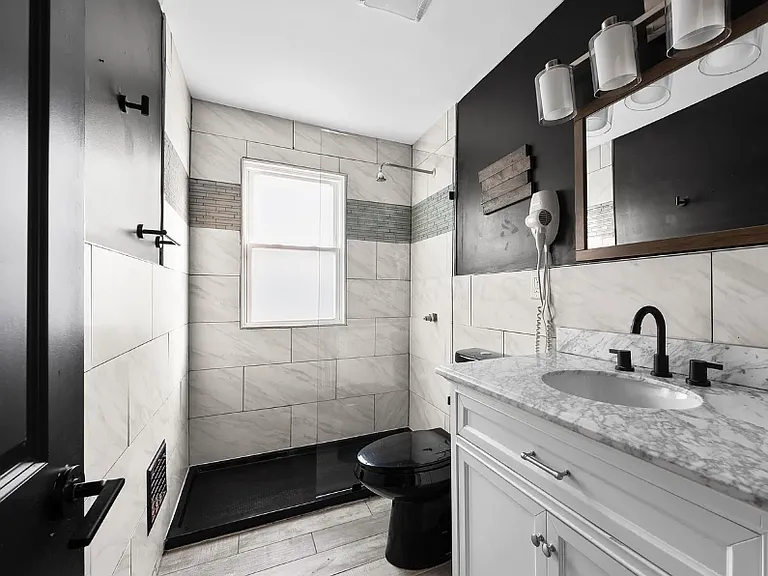 1230 Gilbert St — Photo 12