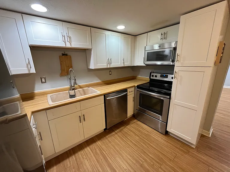 Kitchen #2 (basement)
