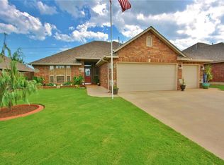 800 W Prairie Way, Mustang, OK 73064
