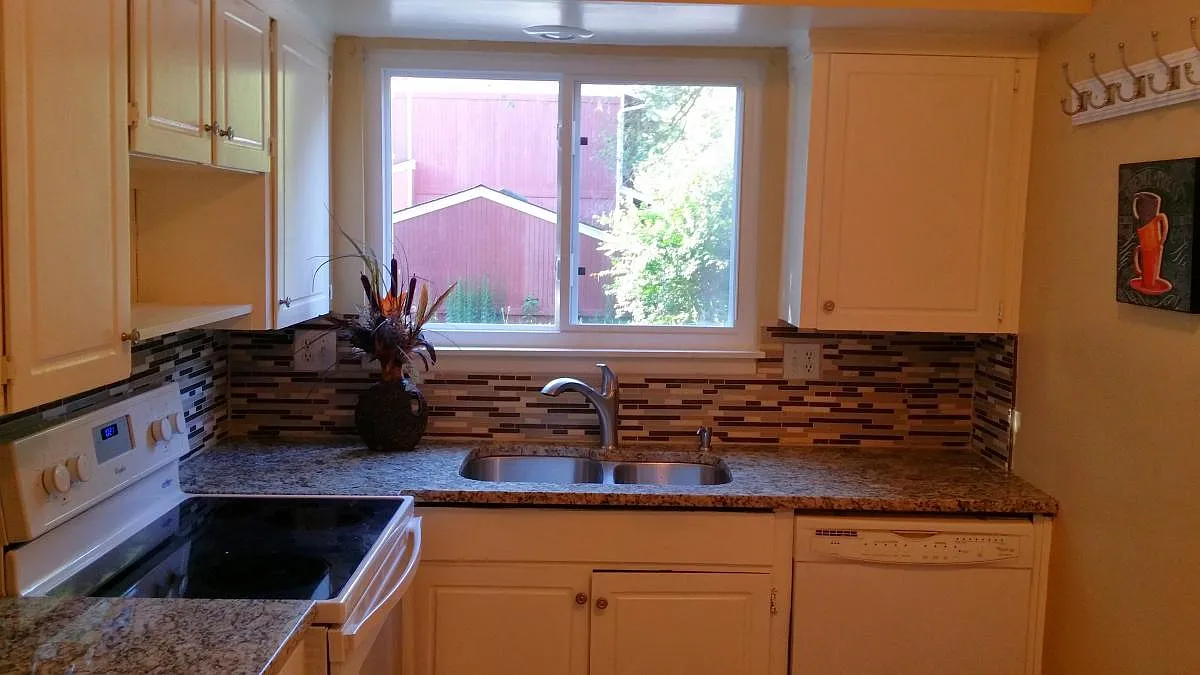 3 bed, 1150 sqft, $2,000 — Photo 2