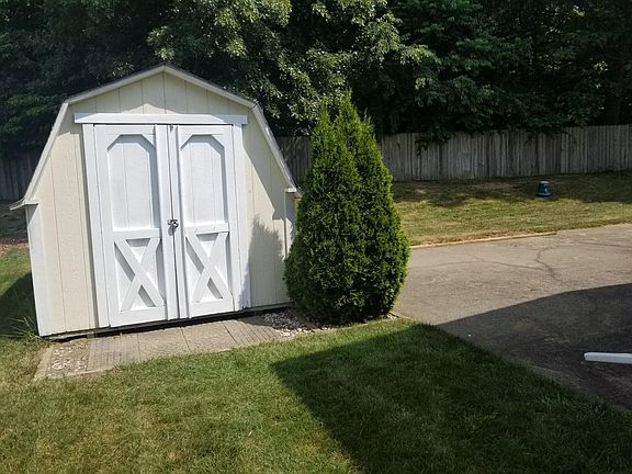 2nd image of 1818 Marvin Gdns