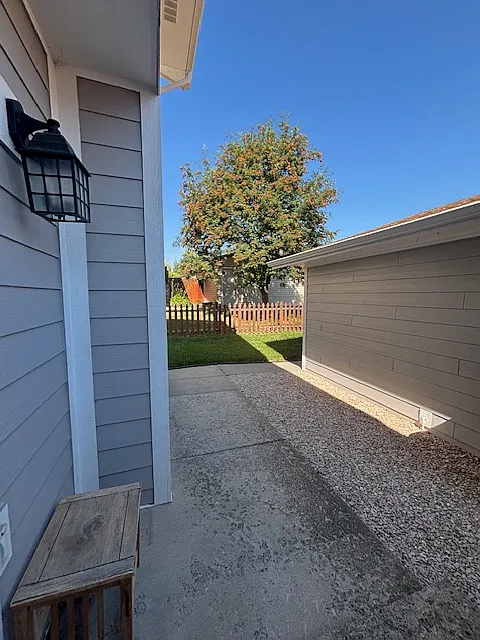 3 bed, 2.5 bath, 1938 sqft, $1,875 — Photo 4