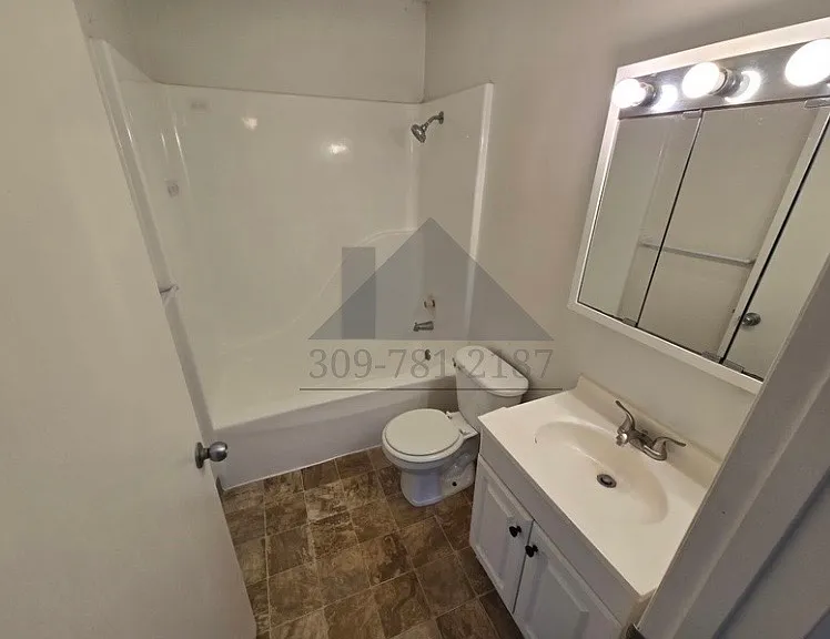 5511 34th Ave #12 — Photo 3