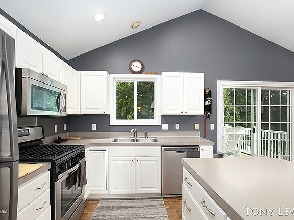 5th image of 5012 Breezefield Dr SE