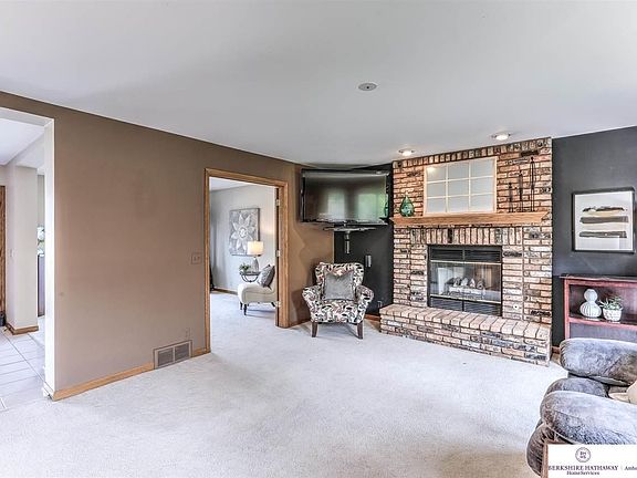 5th image of 4711 S 165th St