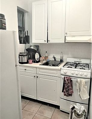 4th image of 414 E 85th St APT 3A